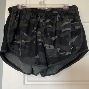 SIZE XL - black camo Nike athletic shorts